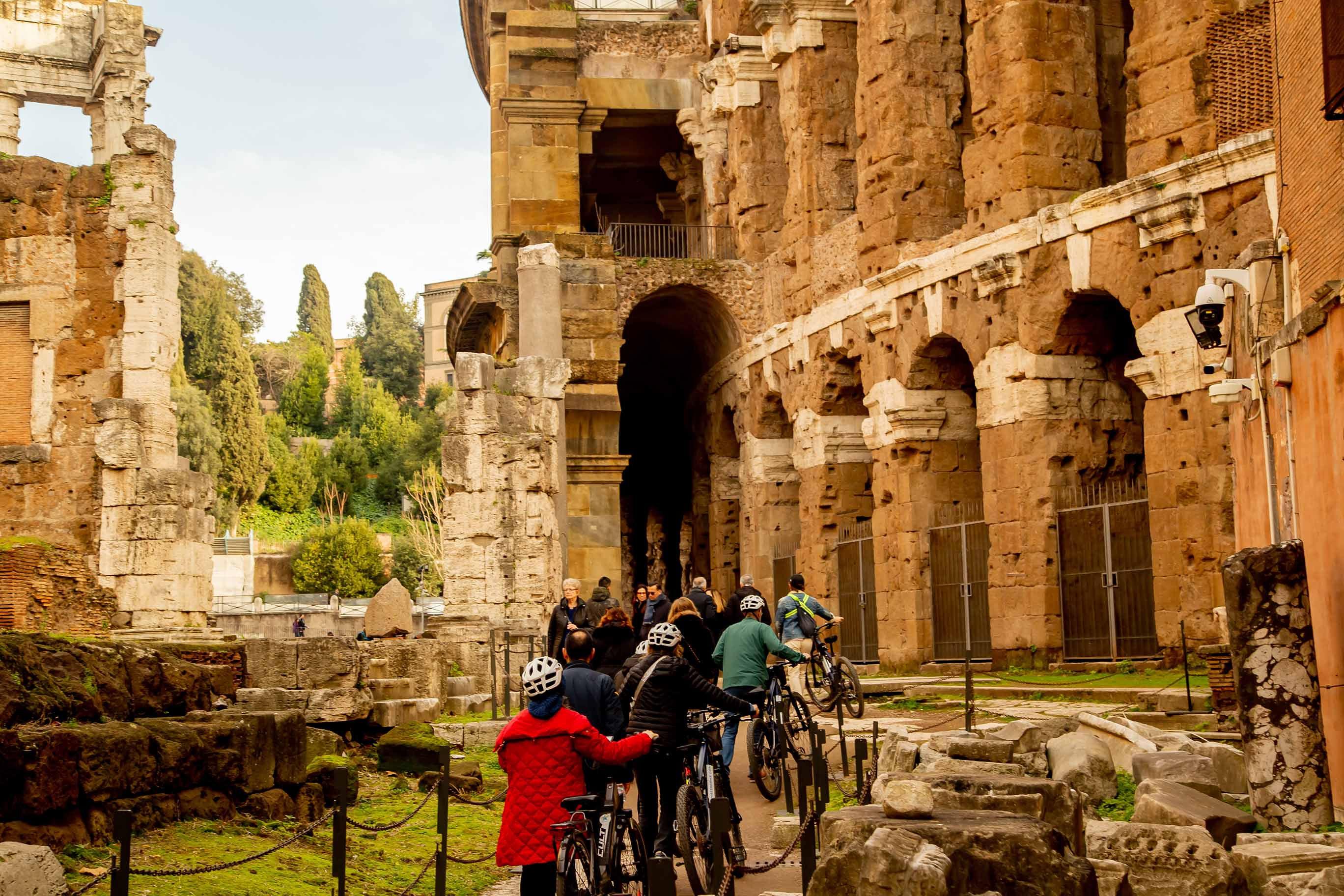 One-Day WOW Experience with Appian Bike Tour, Lunch, Golf Cart Tour and Colosseum Entrance - photo 4