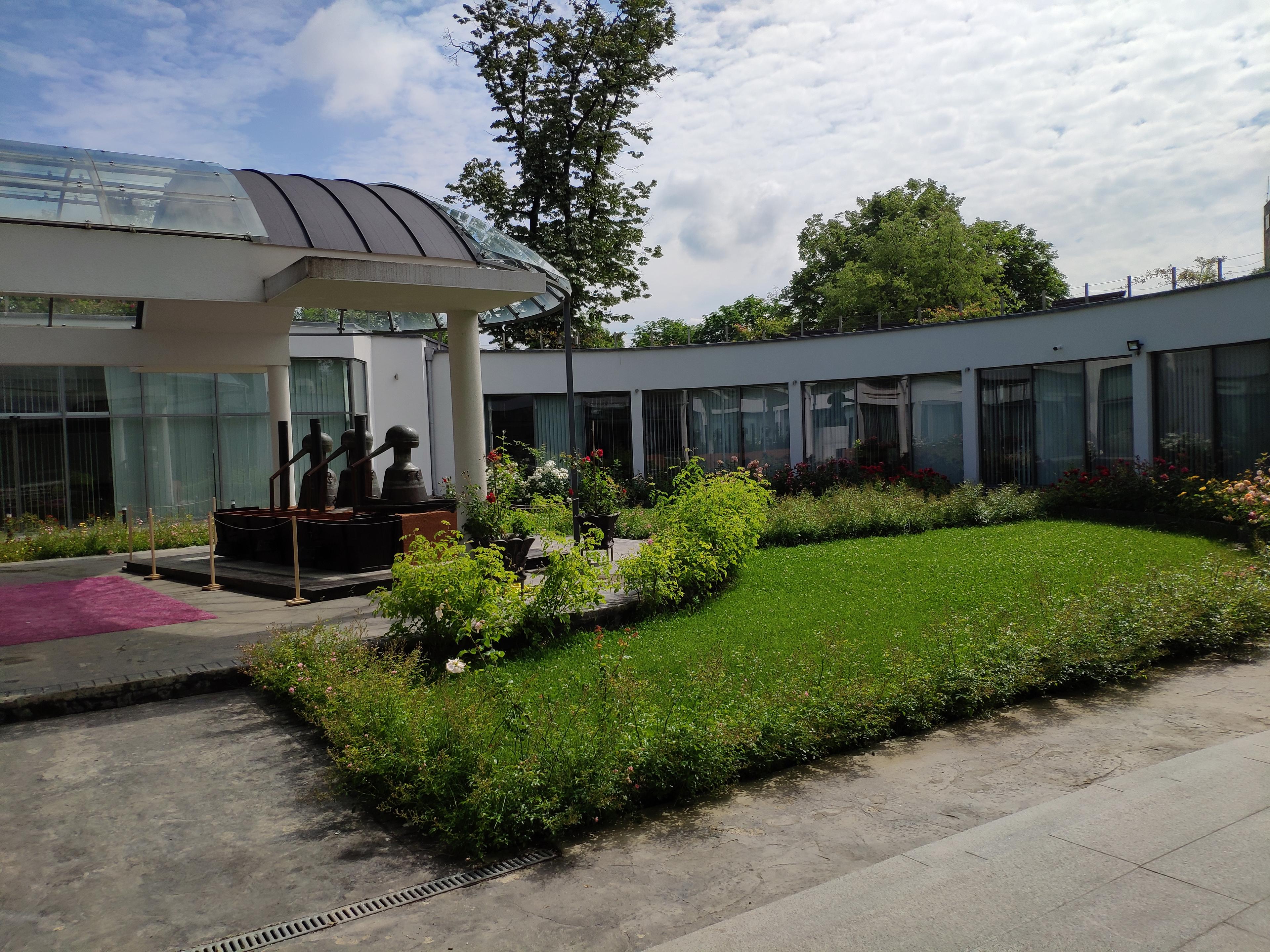 Self-Guided Tour in the Museum of Roses - photo 2