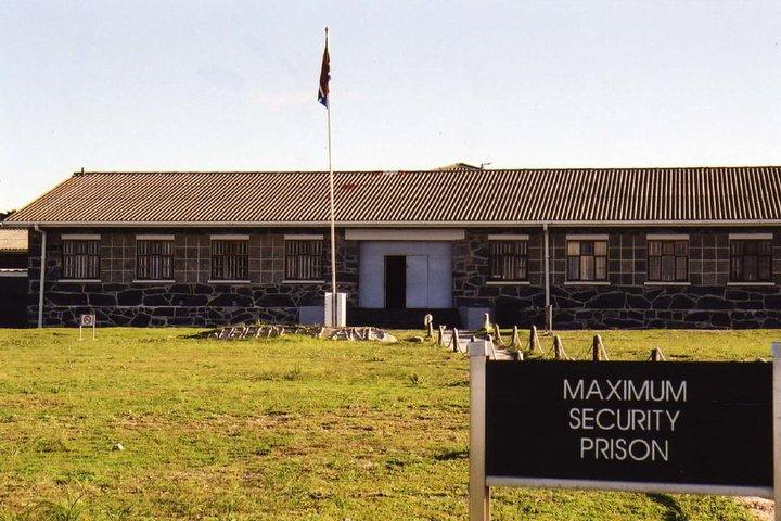 Cape Town: Private Tour Robben Island gateaway & Table Mountain Car  - photo 3
