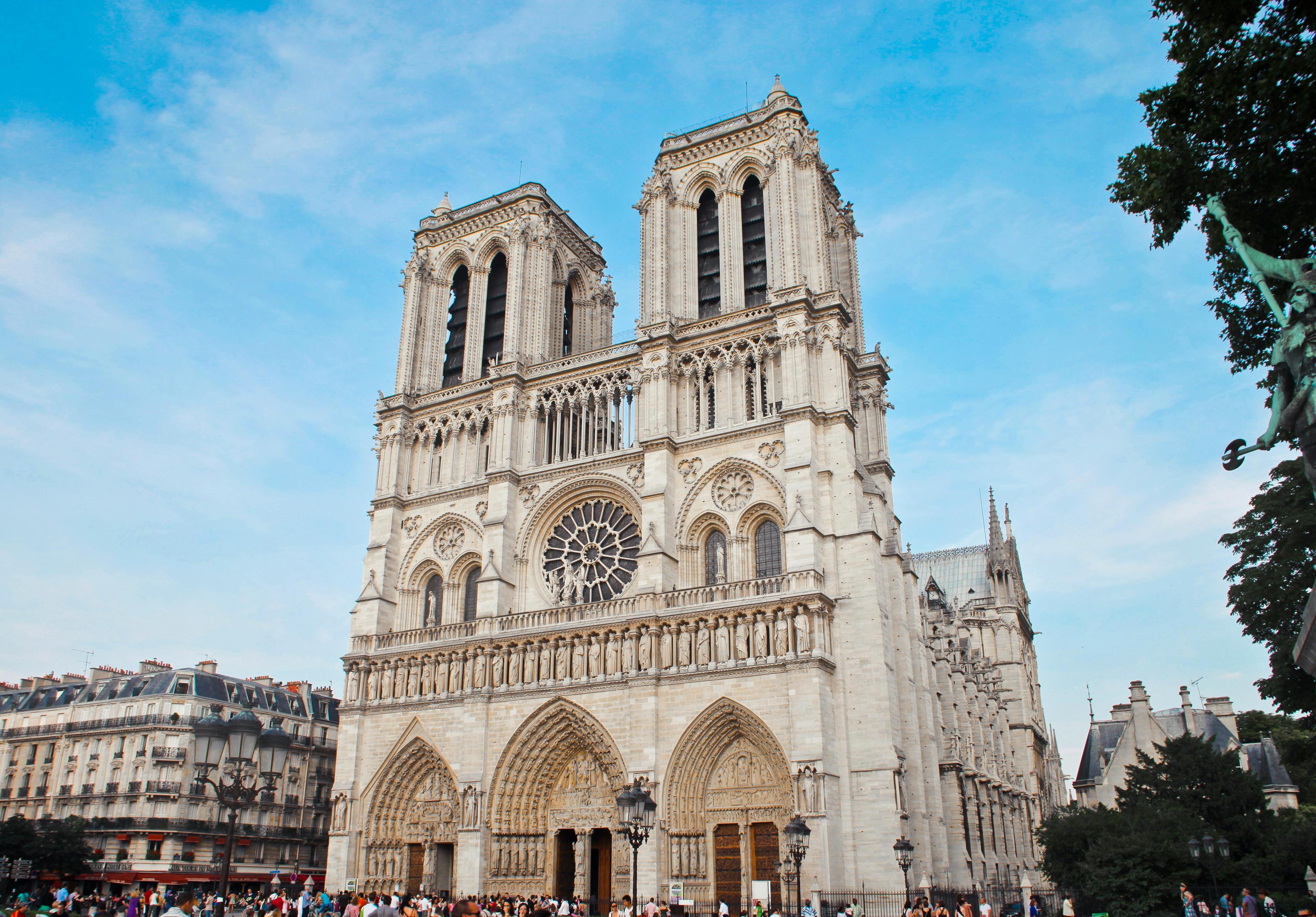Notre Dame Interior and Exterior Guided Tour with Relics - photo 3