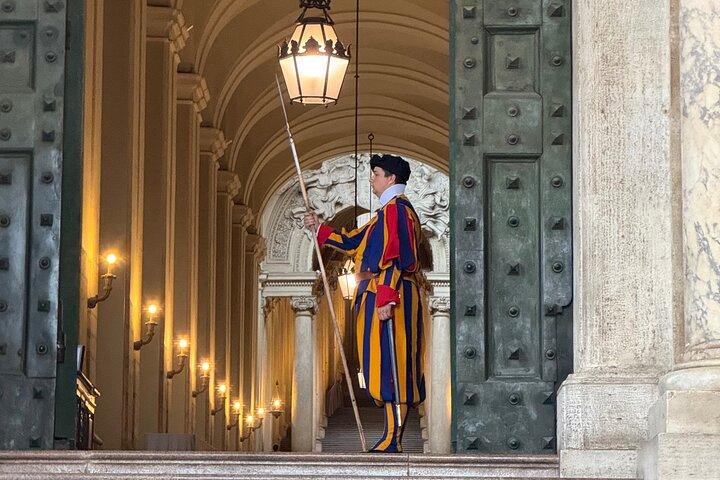 St. Peter's Basilica: Square, Dome & Papal Tombs - Skip the Line - photo 4