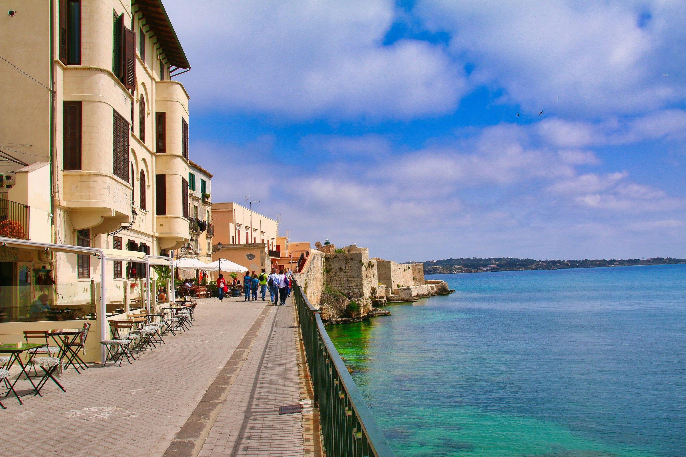 Ortigia Siracusa Self-Guided Audio Walk: Temple of Apollo, Arethusa Spring and the Greek-Temple Cathedral - cover photo