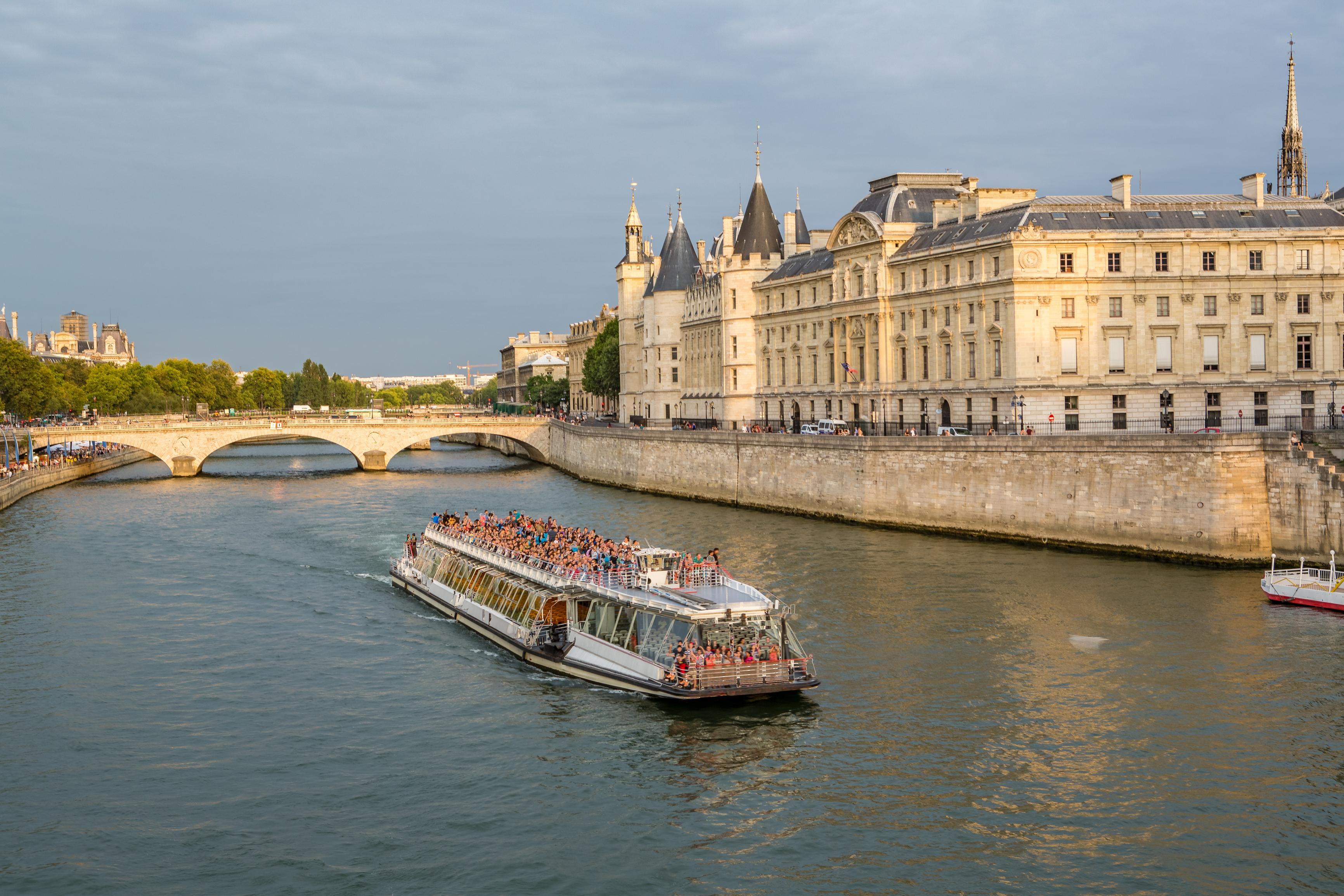 Paris: Seine River Cruise from the Eiffel Tower + Orsay Museum Ticket with Audio Guide - photo 2