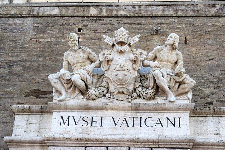 Private Tour of Vatican and Rome's Icons - lunch & Luxury Cars! - photo 4