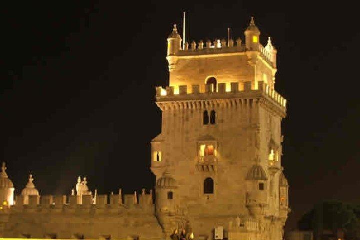 Lisbon Fado Night Tour: Dinner, Live Show & Illuminated City Highlights - photo 3