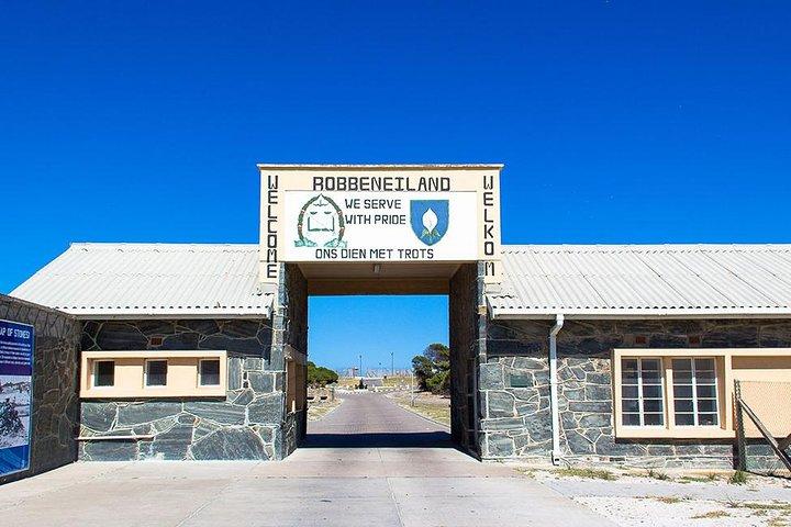 Cape Town: Private Tour Robben Island gateaway & Table Mountain Car  - photo 2