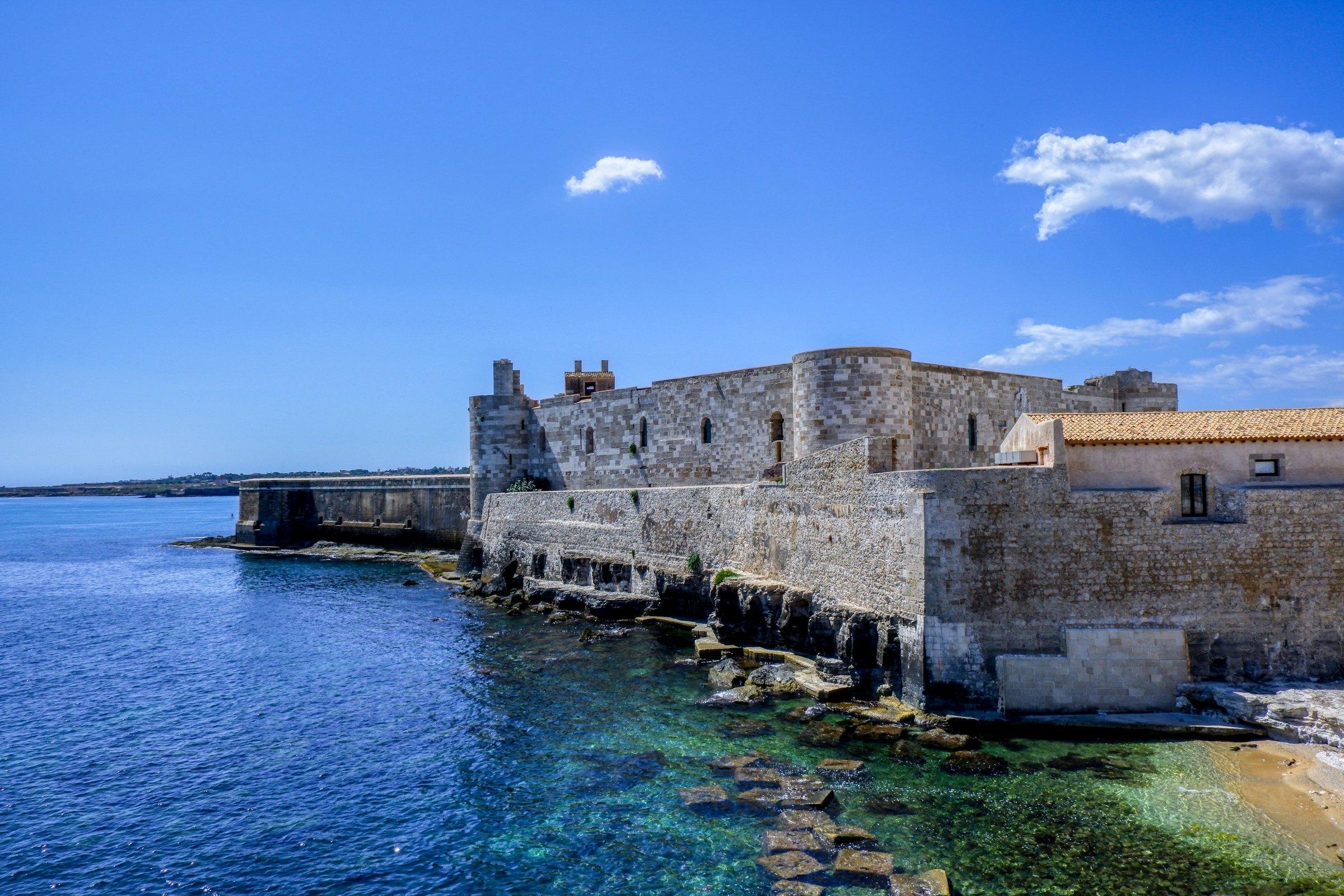 Ortigia Siracusa Self-Guided Audio Walk: Temple of Apollo, Arethusa Spring and the Greek-Temple Cathedral - photo 5