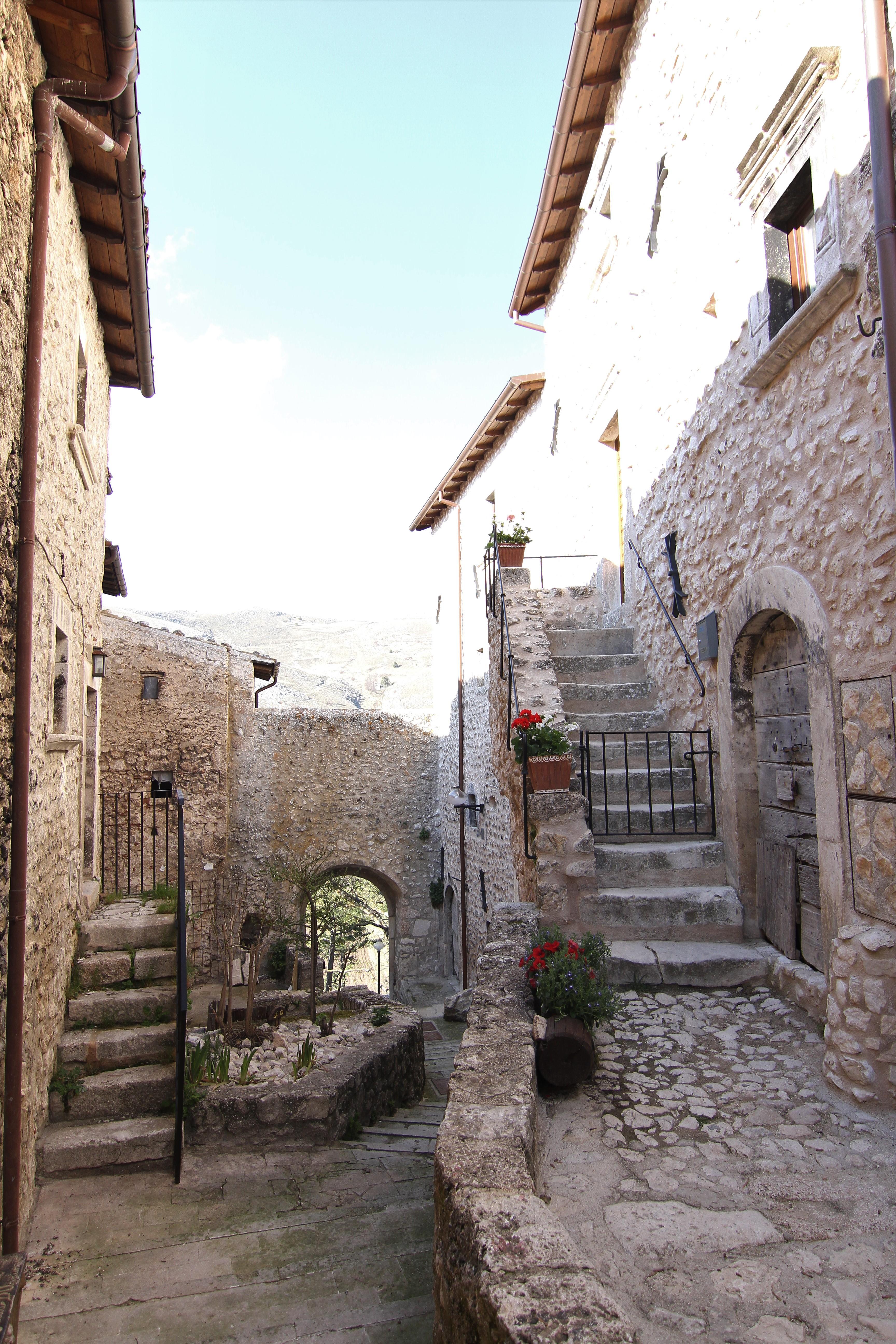 Discover medieval Abruzzo: Rocca Calascio Castle and Santo Stefano di Sessanio with typical Abruzzo lunch. - photo 3