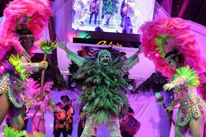 Foz: Private Guide & Transfer to Shared Dinner Show Experience - photo 2