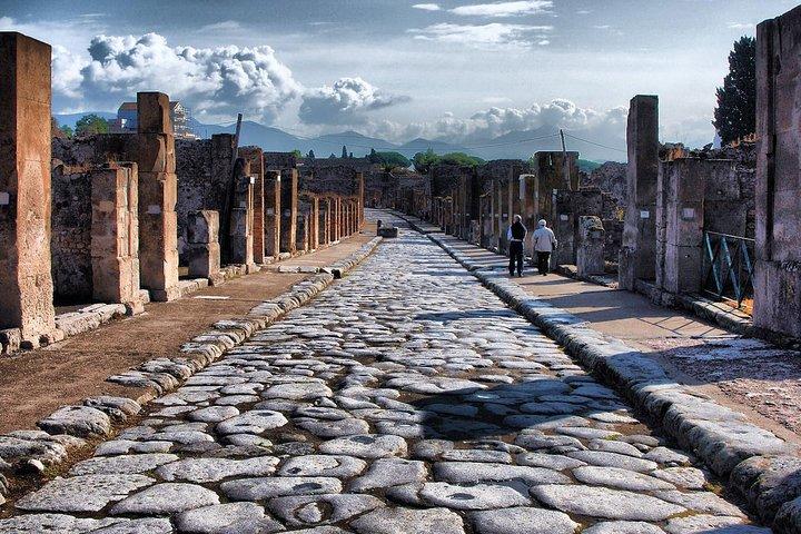 Pompeii Ruins & Wine Tasting with Lunch on Vesuvius with Private Transfer - photo 2