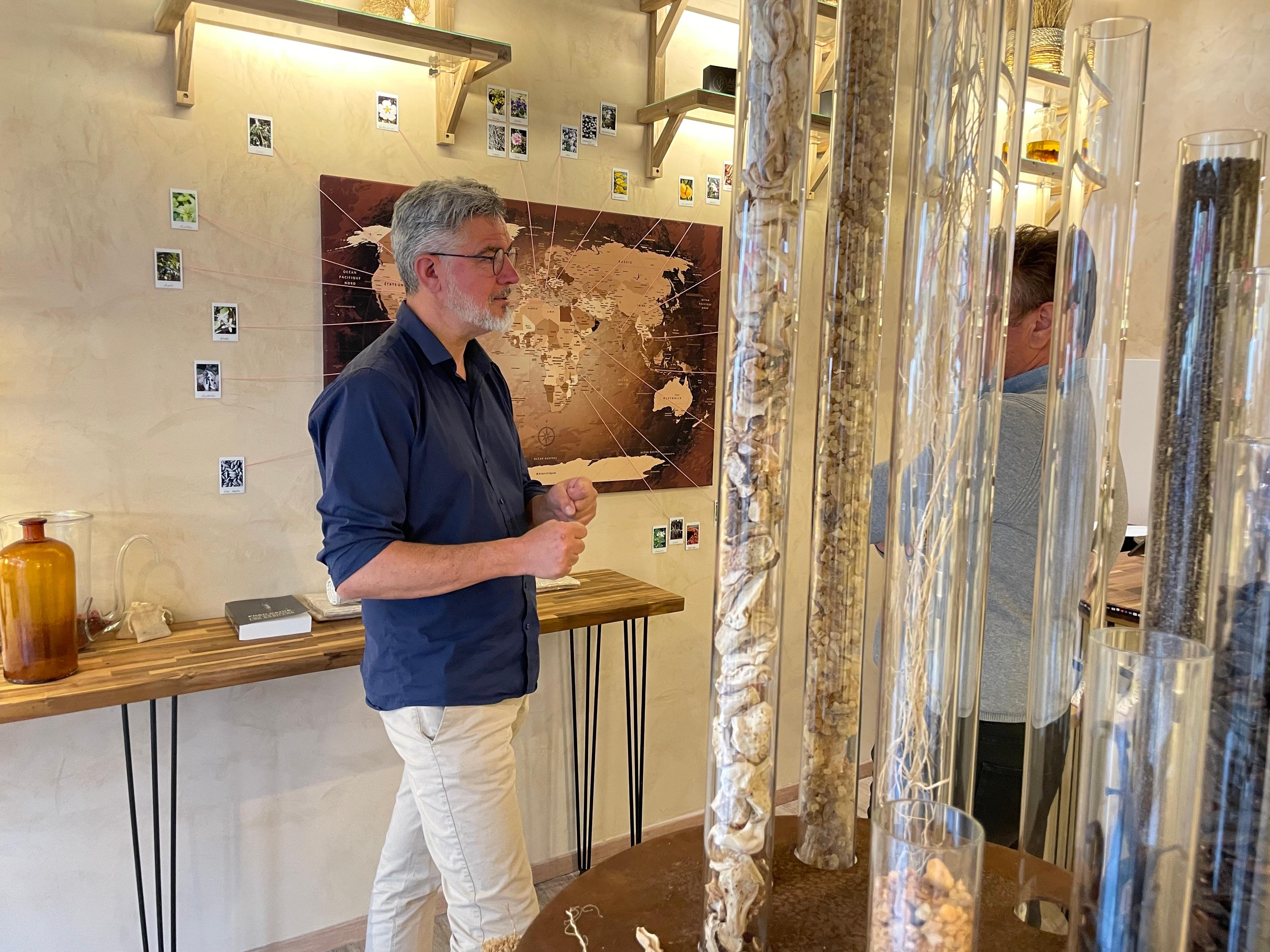 Grasse: 100% natural perfume creation workshop - cover photo