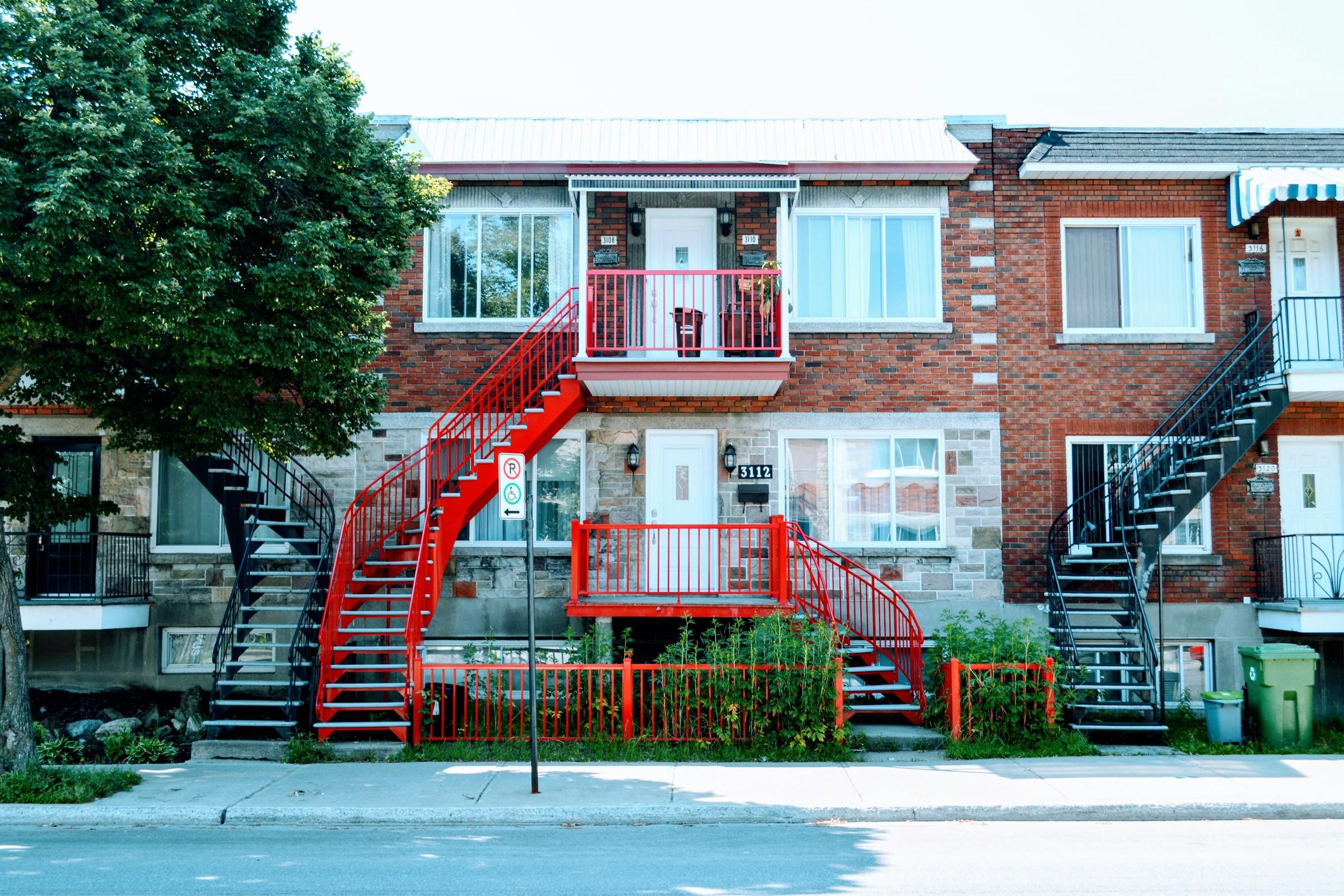Montreal Plateau and Mile End Self-Guided Audio Walk: Bagels, Smoked Meat and Outside Staircases - photo 5