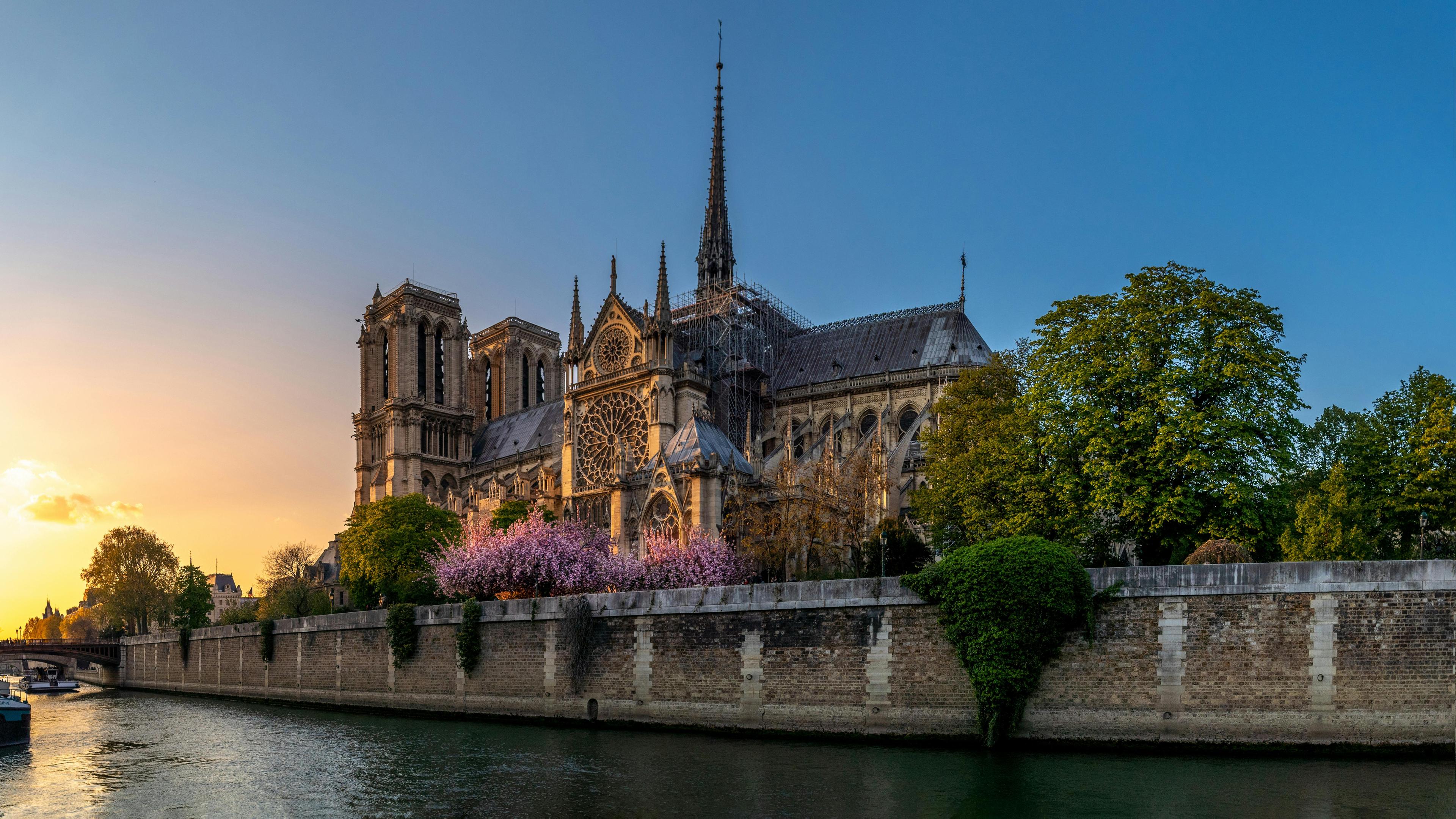 Notre Dame Interior and Exterior Guided Tour with Relics - photo 2