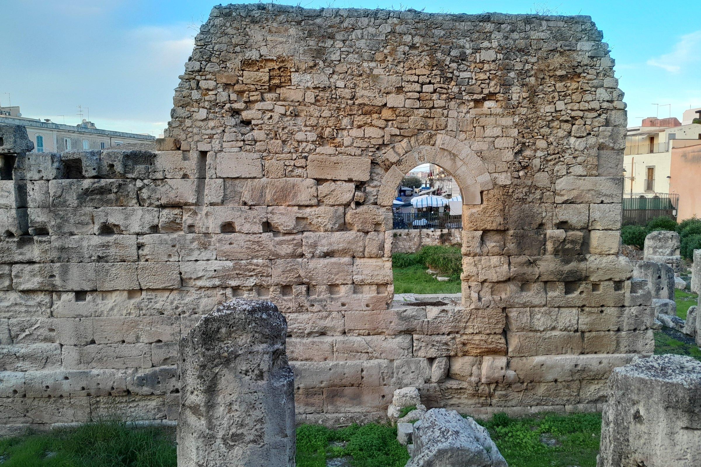 Ortigia Siracusa Self-Guided Audio Walk: Temple of Apollo, Arethusa Spring and the Greek-Temple Cathedral - photo 3