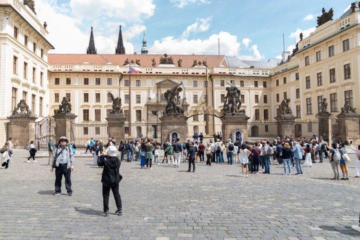Prague Castle tour in a small group in Russian - cover photo