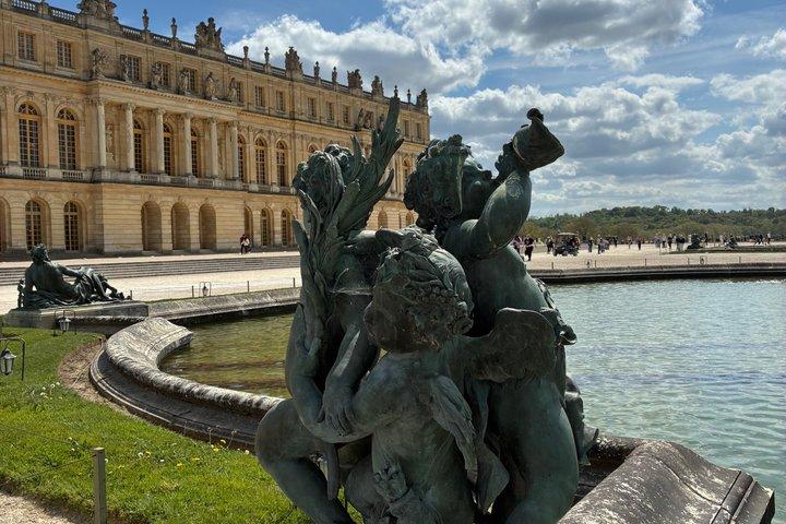 Visit of Versailles Jardins Trianon and entrance to the Château - cover photo
