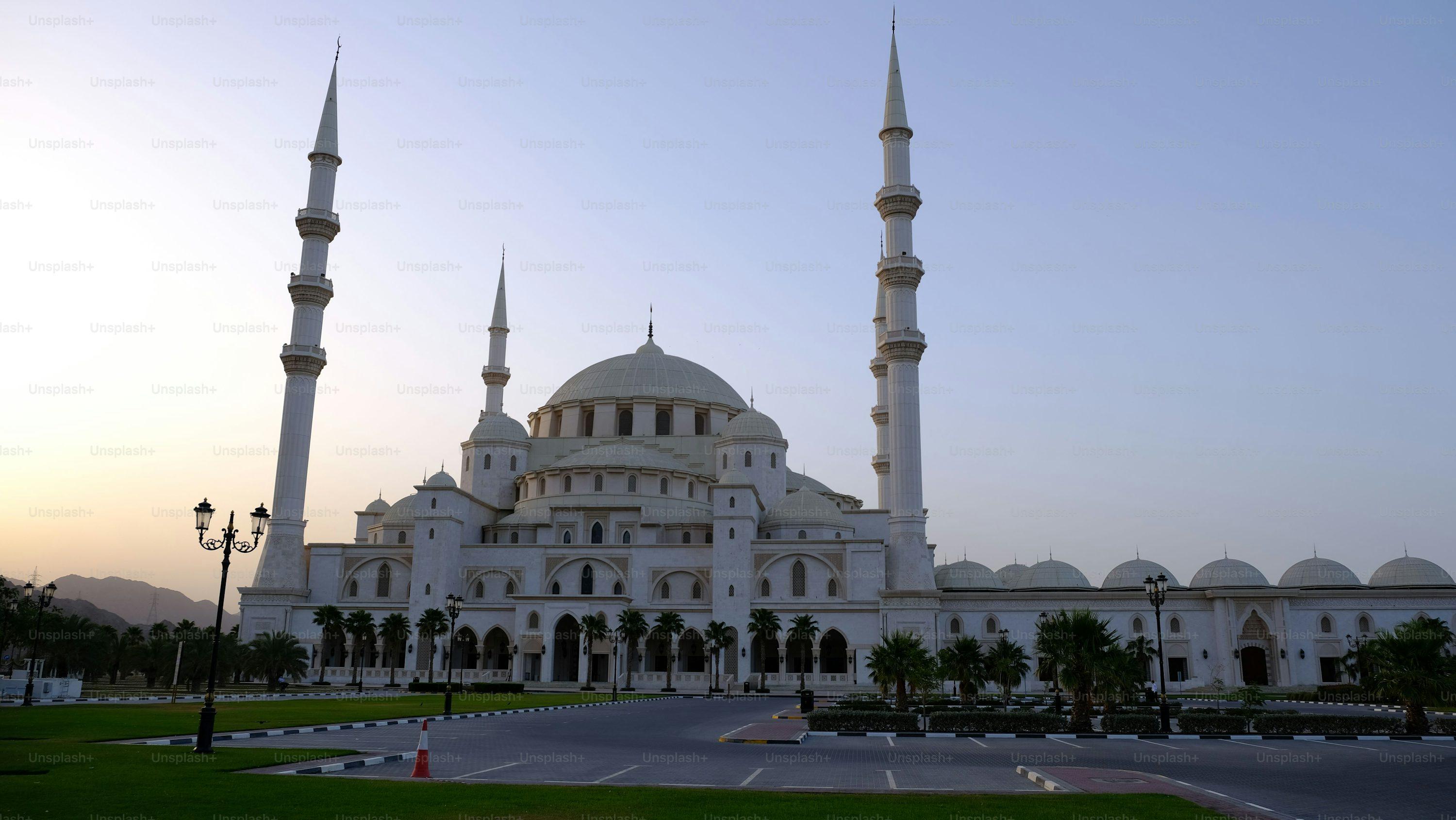 7 nights 8 days Dubai, Abu Dhabi & Fujairah holiday package in 5 star hotel - cover photo
