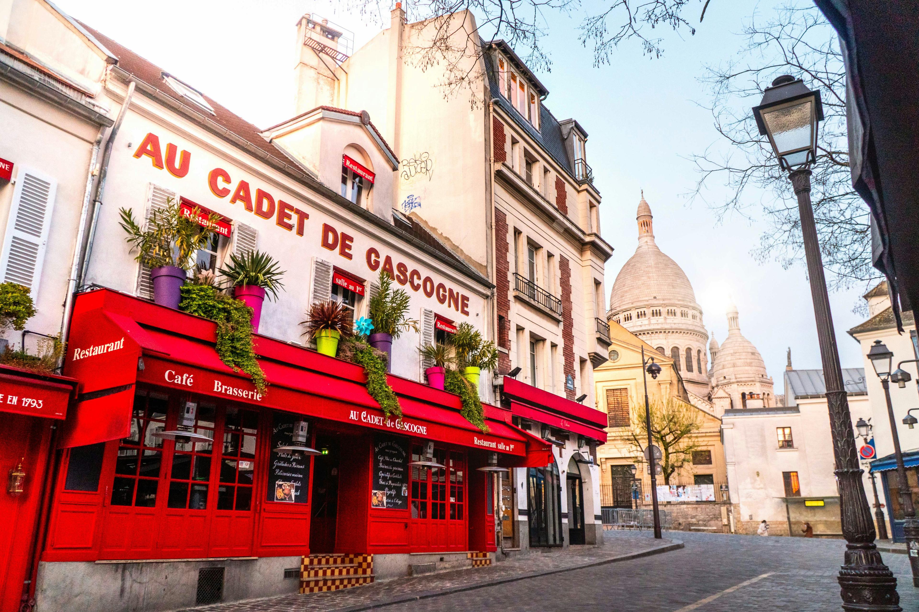 Montmartre Walk: Moulin Rouge to Sacré-Cœur - photo 2
