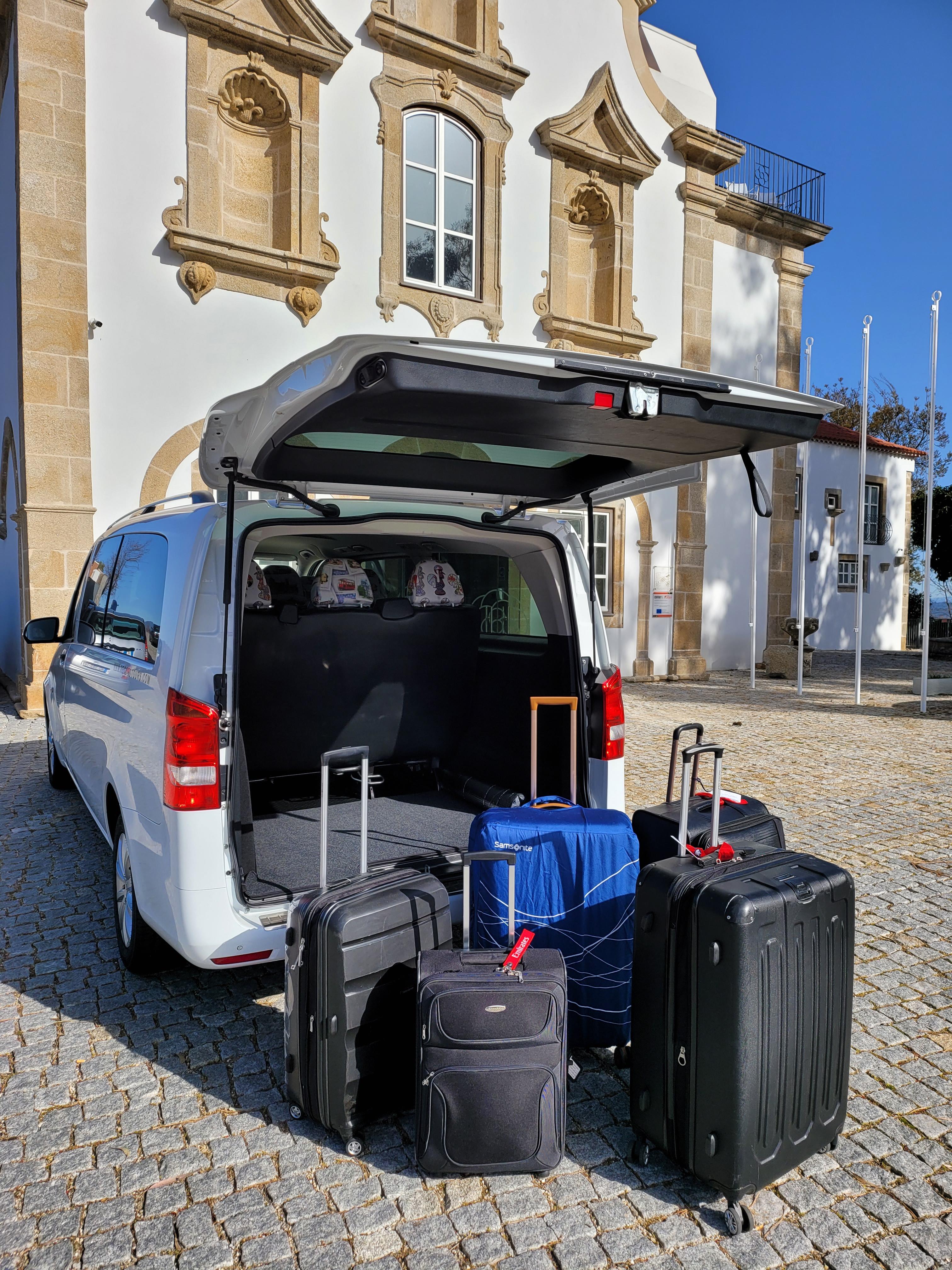 Lisboa → Madrid: Transfer Privado - cover photo