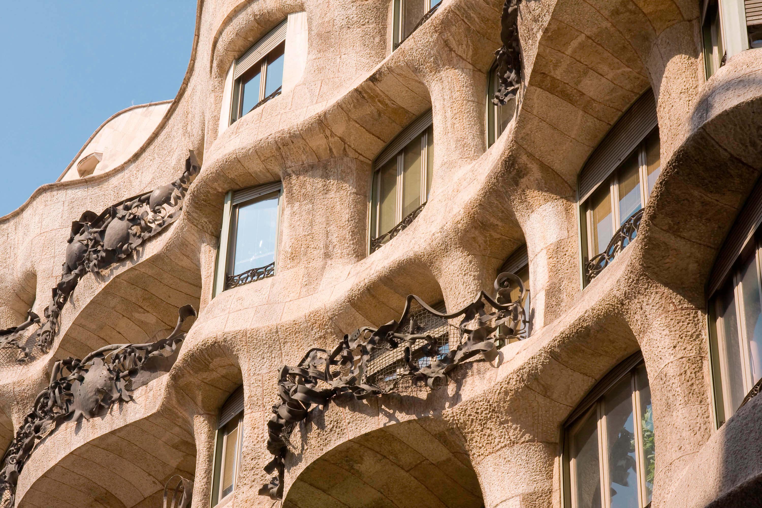 Barcelona: Gaudí masterpieces Walking Tour with Audio Guide App - photo 5