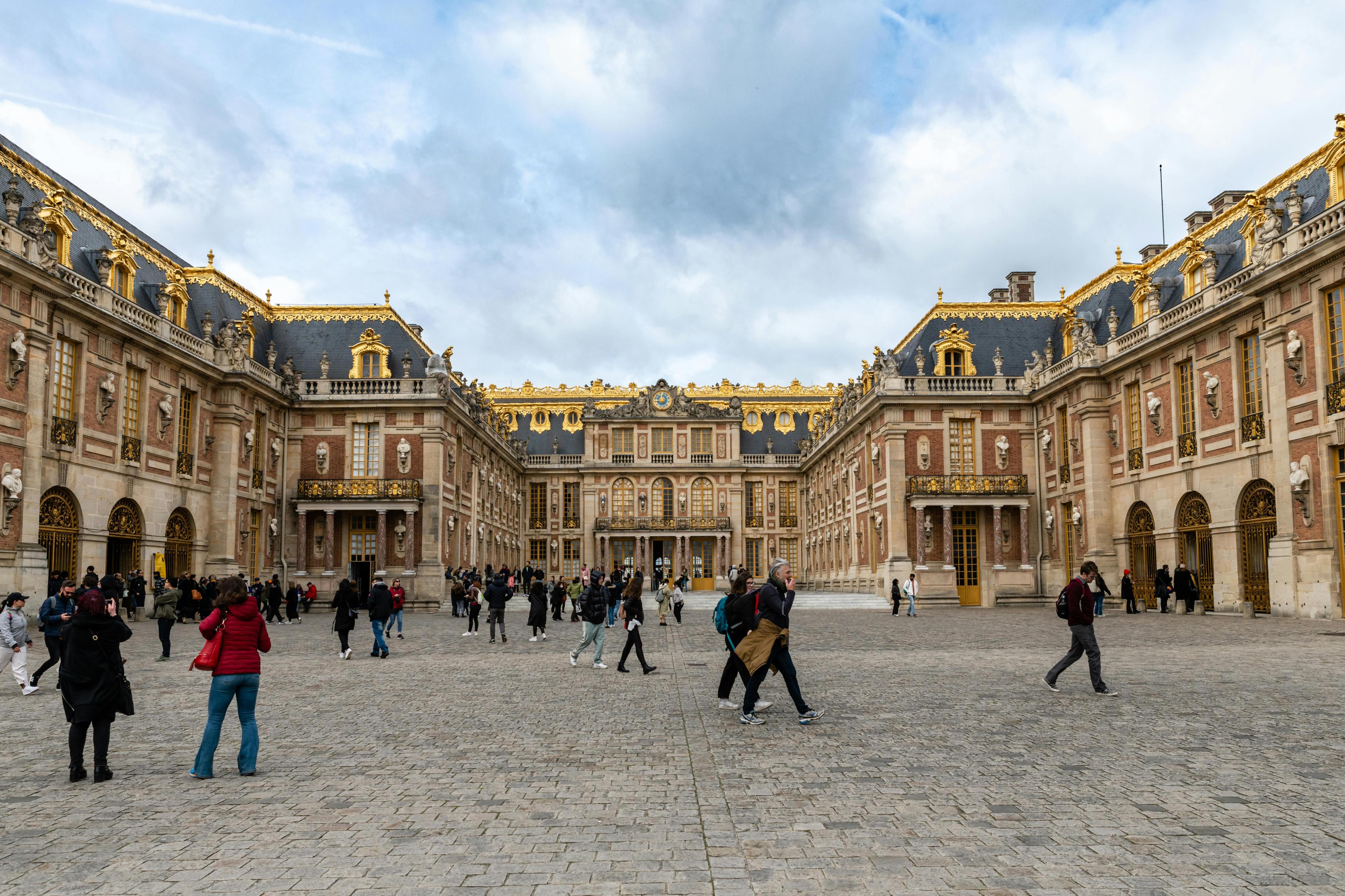 Versailles : Skip-the-Line Palace & Gardens Semi-Private Tour - cover photo