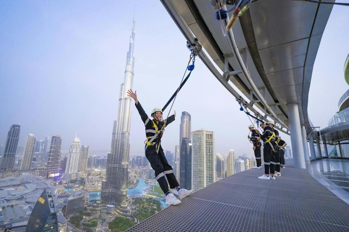 Dubai Sky Views Edge Walk, Dubai Mall Shopping, Burj Khalifa 124/125th floor and Musical Fountain Show tour with Private Transfers - photo 4