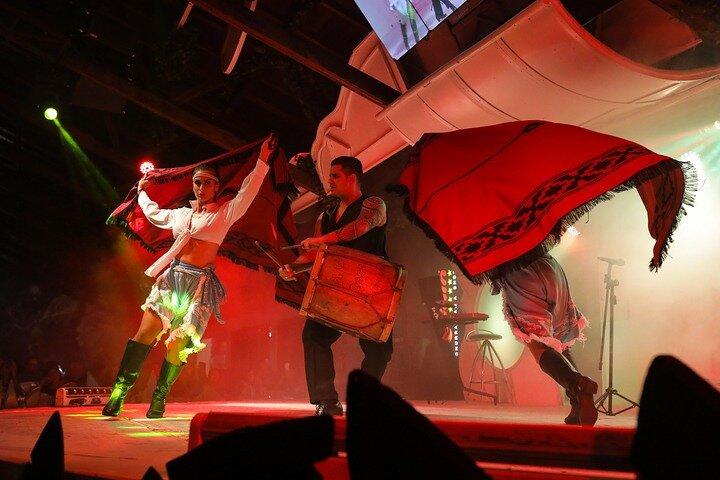 Foz: Private Guide & Transfer to Shared Dinner Show Experience - photo 5