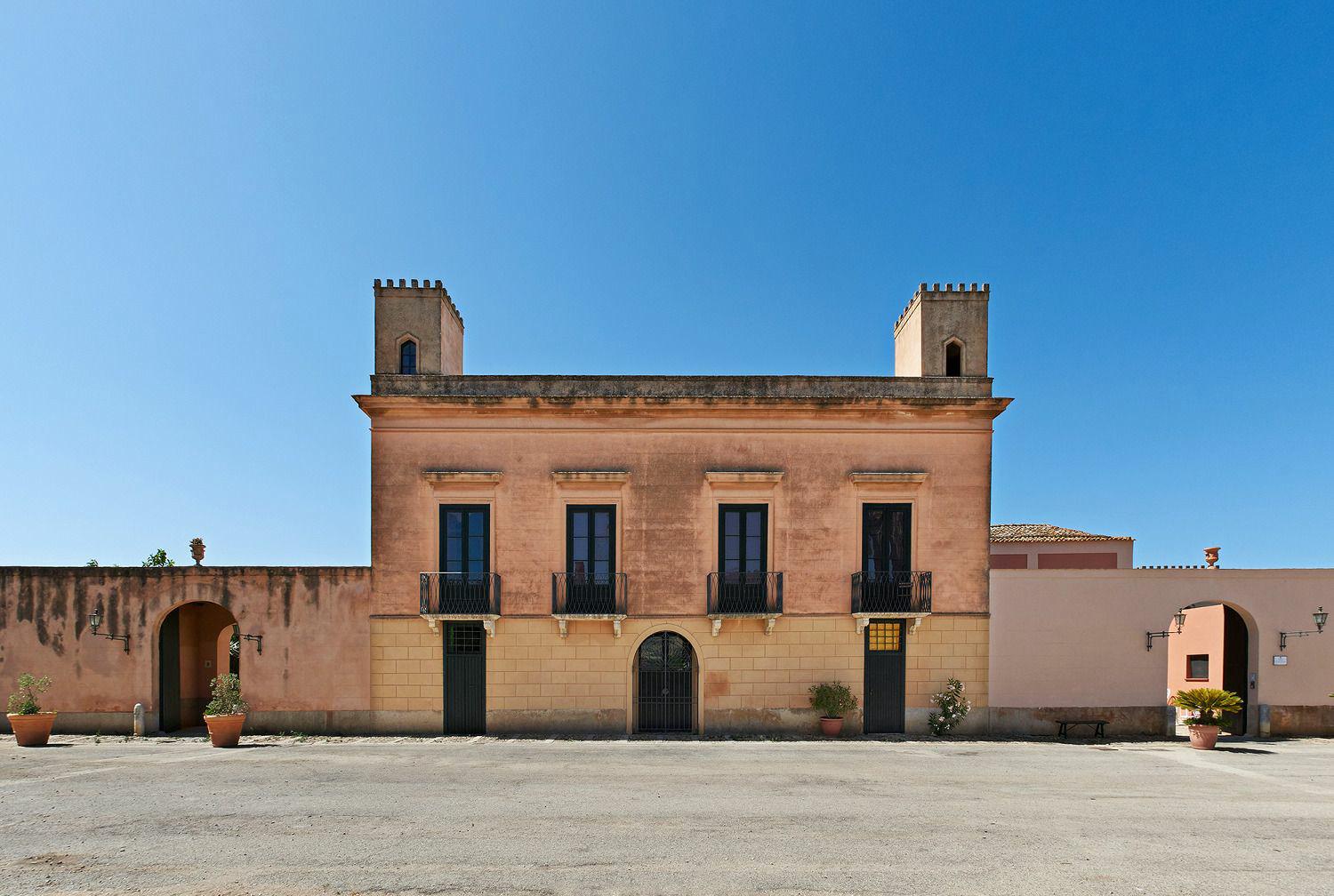 Sicilian Oil, Wine and Family Traditions - cover photo